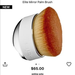 Artis palm brush